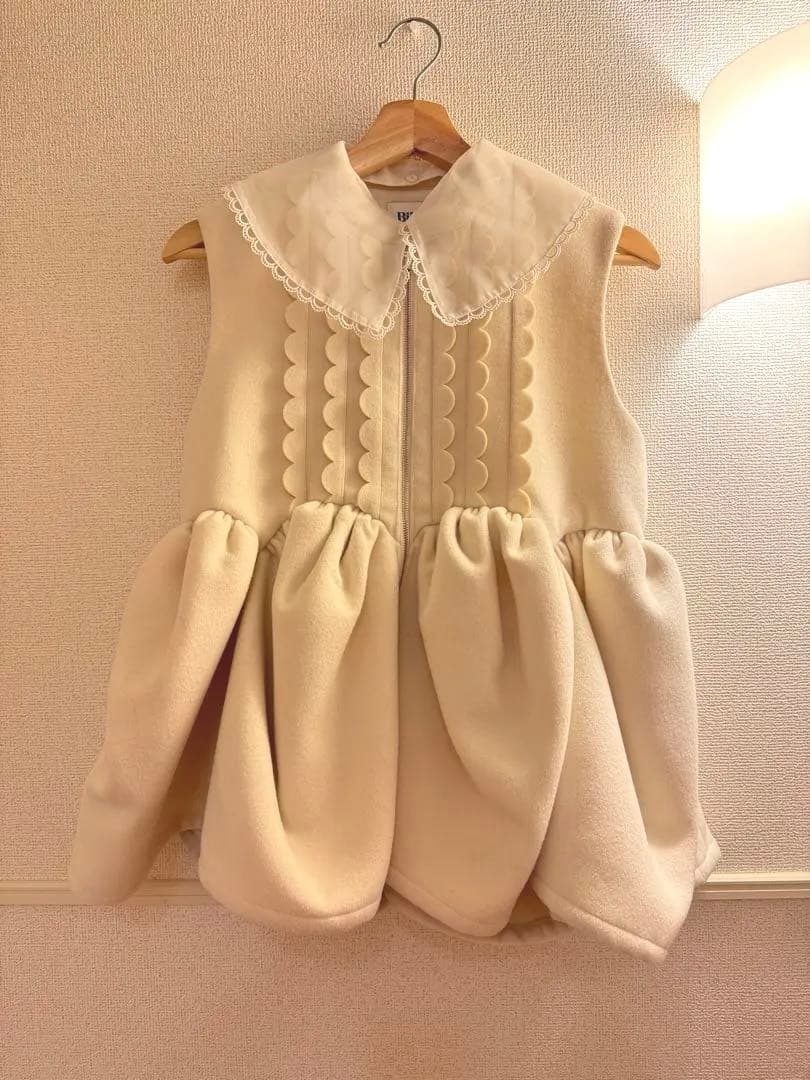 【未使用】BIBIY アイボリー 襟 ベスト Bibiy. 正規品 限定値下❣️