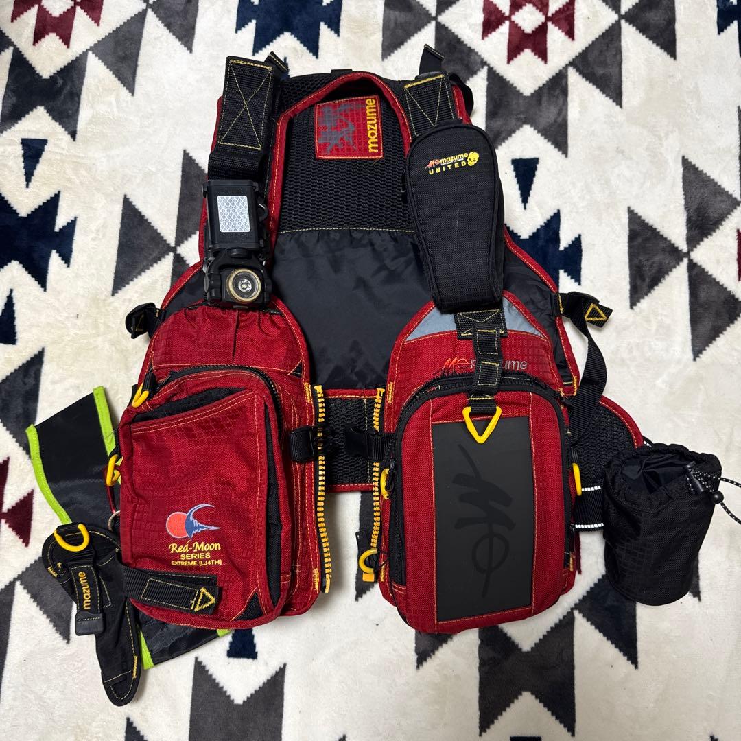 なおやんぬ　マズメライフジャケット レッド LEDライト付き