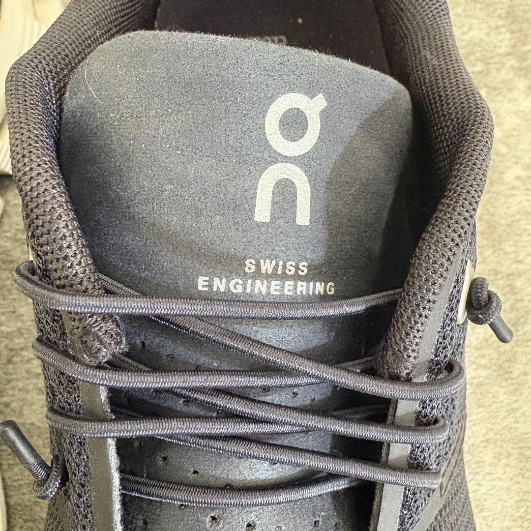 美品 オン On Cloud 5 ランニングシューズ ブラック 26.5cm