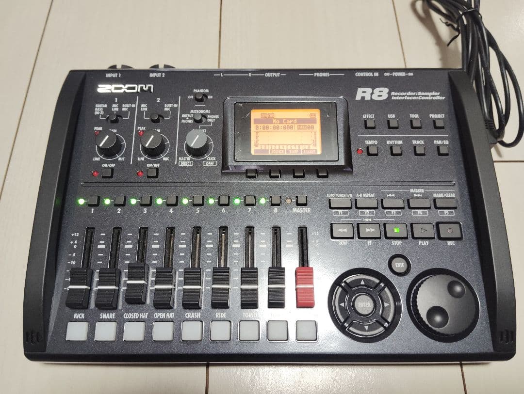 ZOOM R8 マルチトラックレコーダー【未使用に近い】【美品】