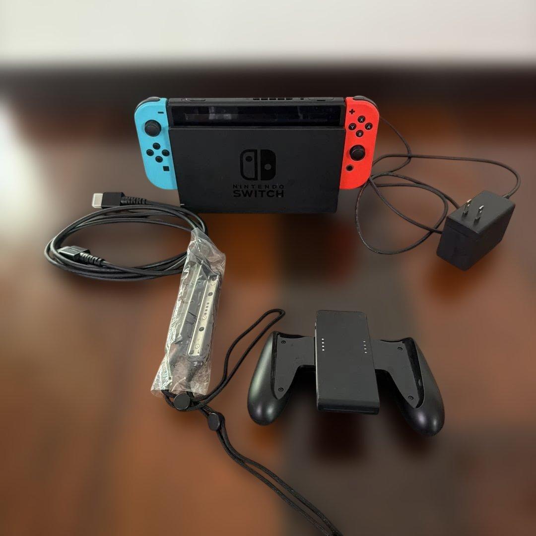 『ほぼ新品』美品Nintendo Switch 本体 青/赤 充電器付き