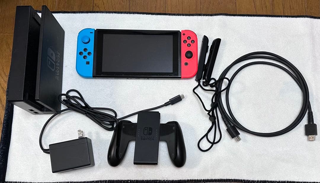Nintendo Switch 本体 赤と青 Joy-Con