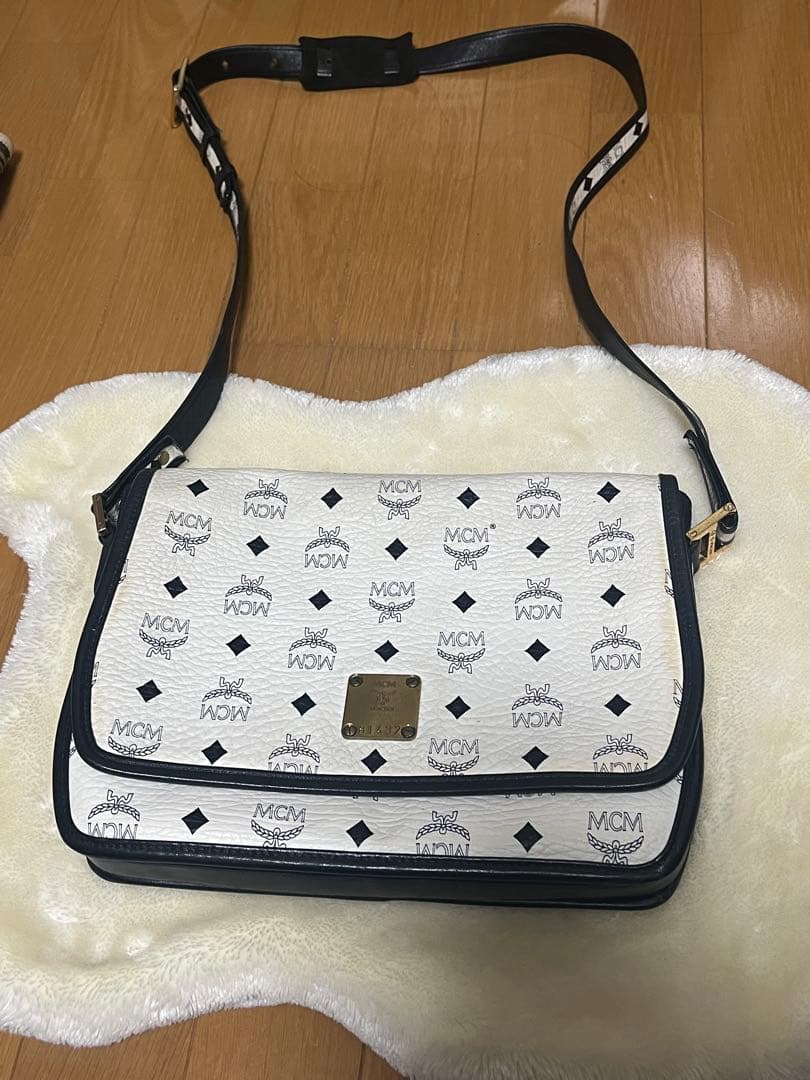 MCM⭐️メッセンジャーバッグ ホワイト