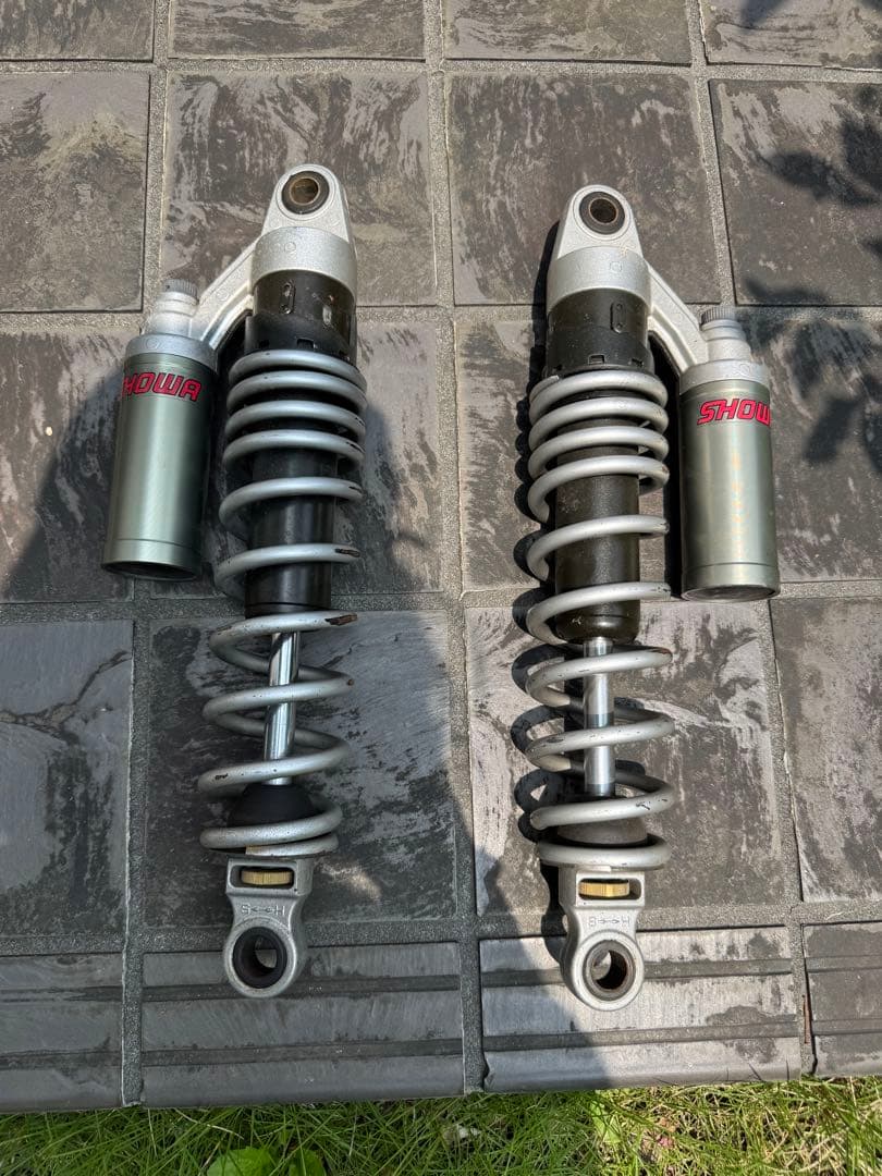 SHOWA リアサスペンション 【CB1300使用】