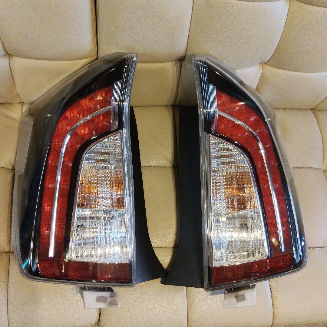 30プリウス G's純正テール中古