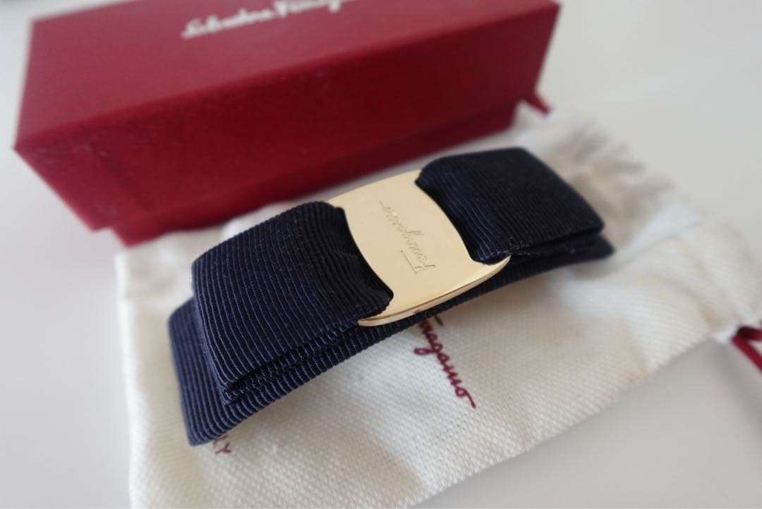 Salvatore Ferragamoヘアクリップ ネイビー