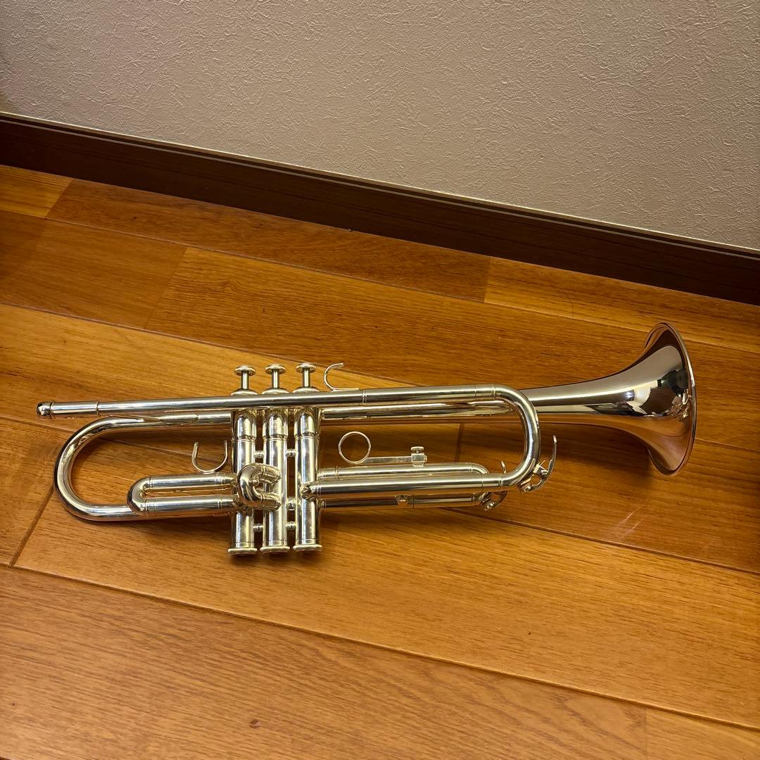 トランペットとケース、クリーニング用品付き　YAMAHA YTR-2330S