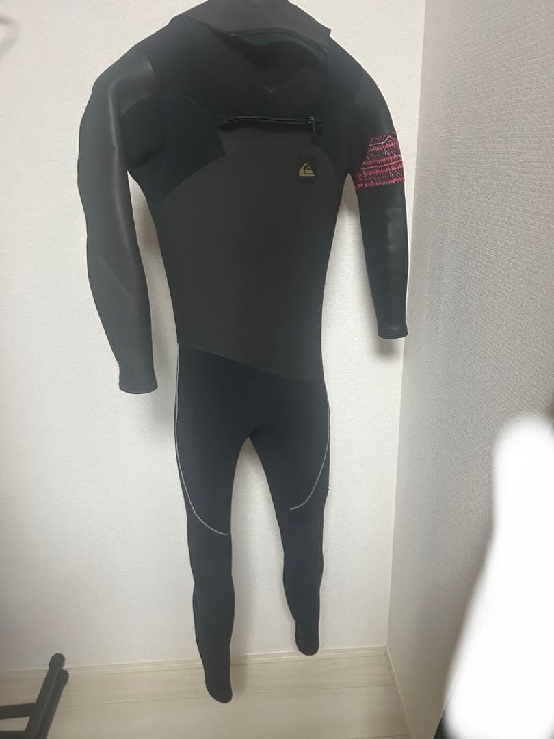 Quiksilver ブラック ウェットスーツ フロントジッパー
