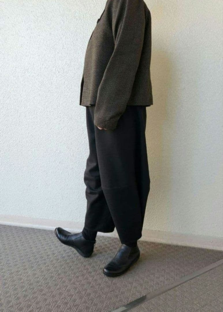 イクゾウバルーンパンツ　圧縮ウール黒