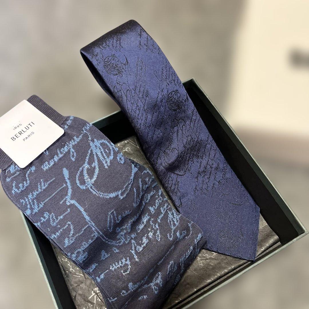 ベルルッティ　ネクタイ　ソックス　箱入り新品