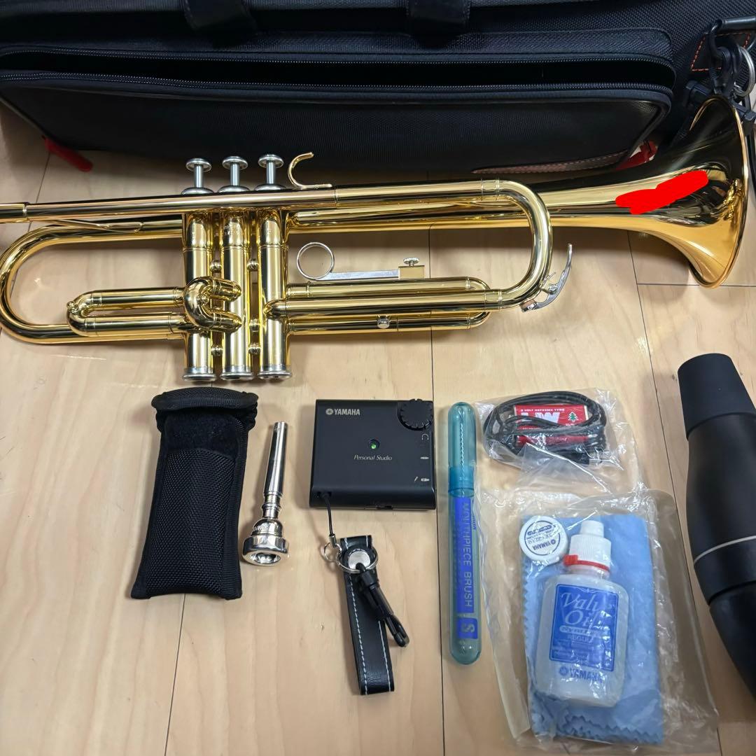 Yamaha YTR1335ゴールドトランペット 本体と付属品