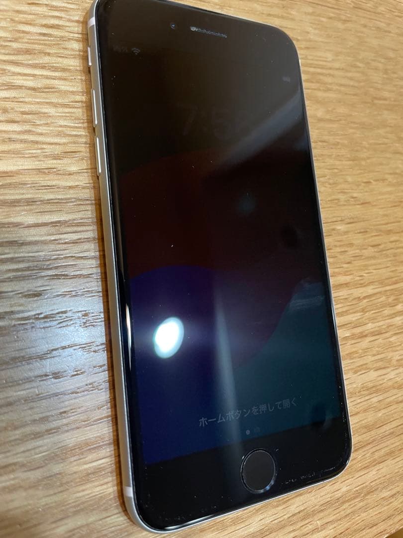 （日曜までの出品）iPhone SE 第2世代 64GB SIMフリー ホワイト