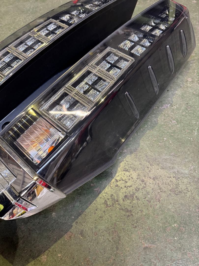 80ヴォクシー テールランプ