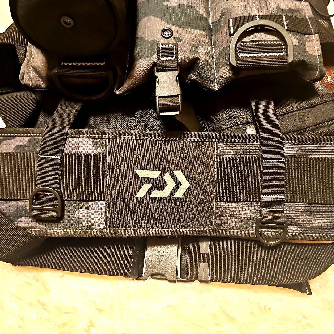 【超極美品】ダイワ ベンチクールゲームベストIV フリー DF-6109