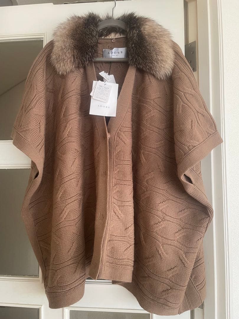 新品 アドーア ADORE ニットポンチョ コート ファー襟付 キャメル 38