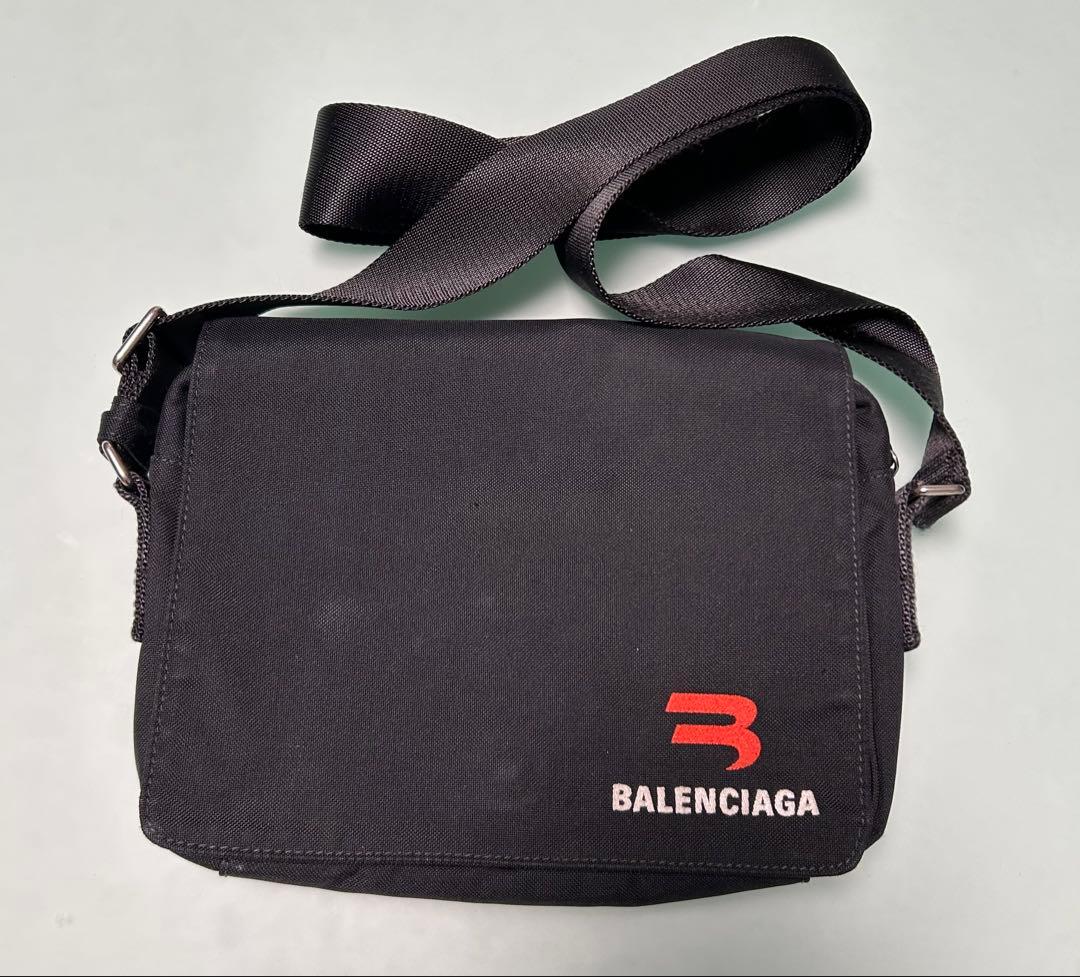BALENCIAGA ブラック ショルダーバッグ