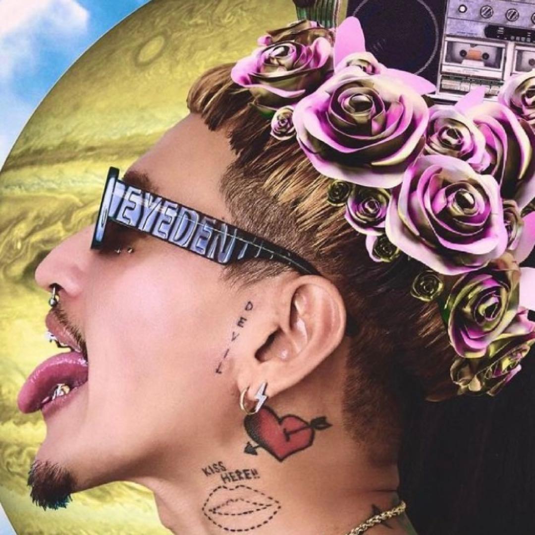 アヴァランチ　イナズマピアス　K10 ダイヤモンド