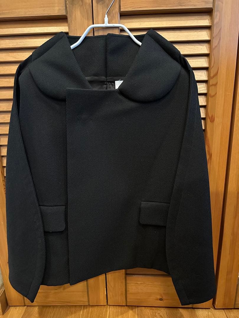 コムコム　二次元ライン黒のポンチョ風ジャケットコート