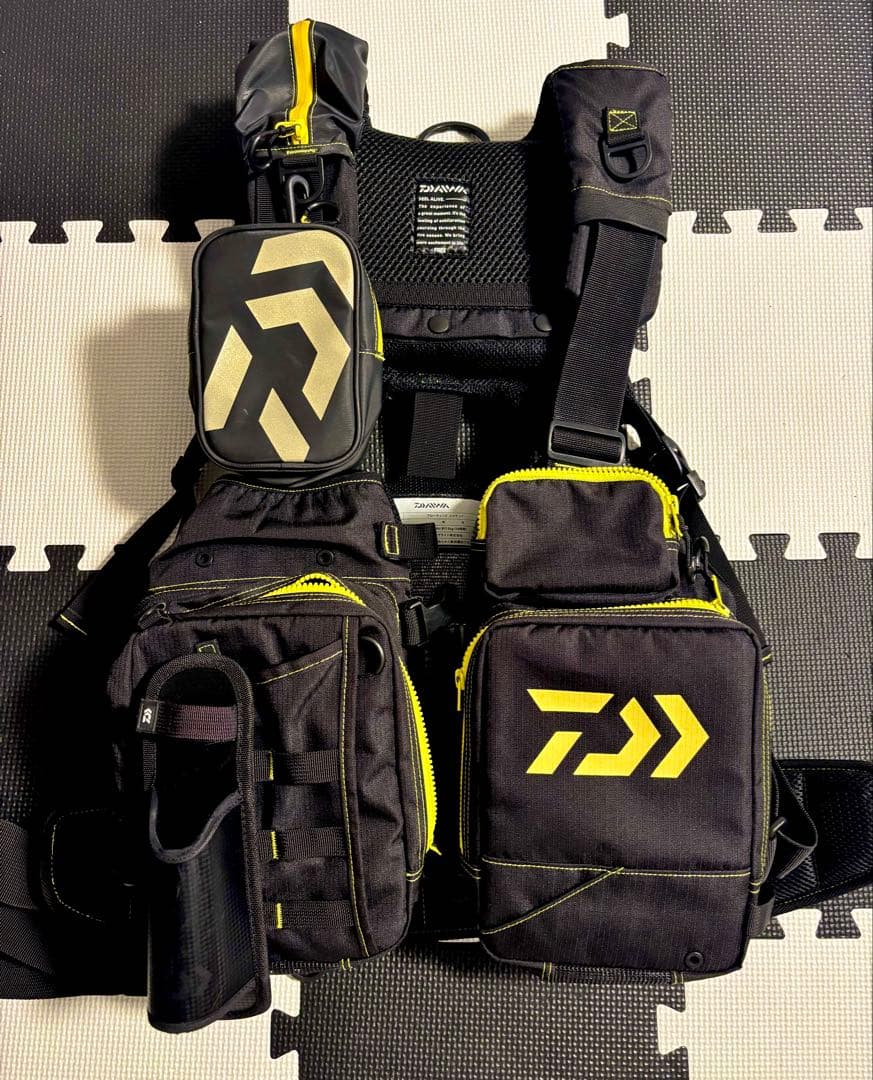 【最終値下】Daiwa フローティングベスト　DF-6107 ブラック/イエロー