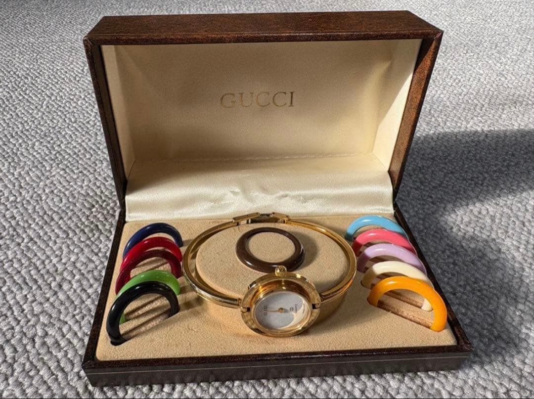 GUCCI 腕時計 ゴールドバングル時計 カラーバンド付き