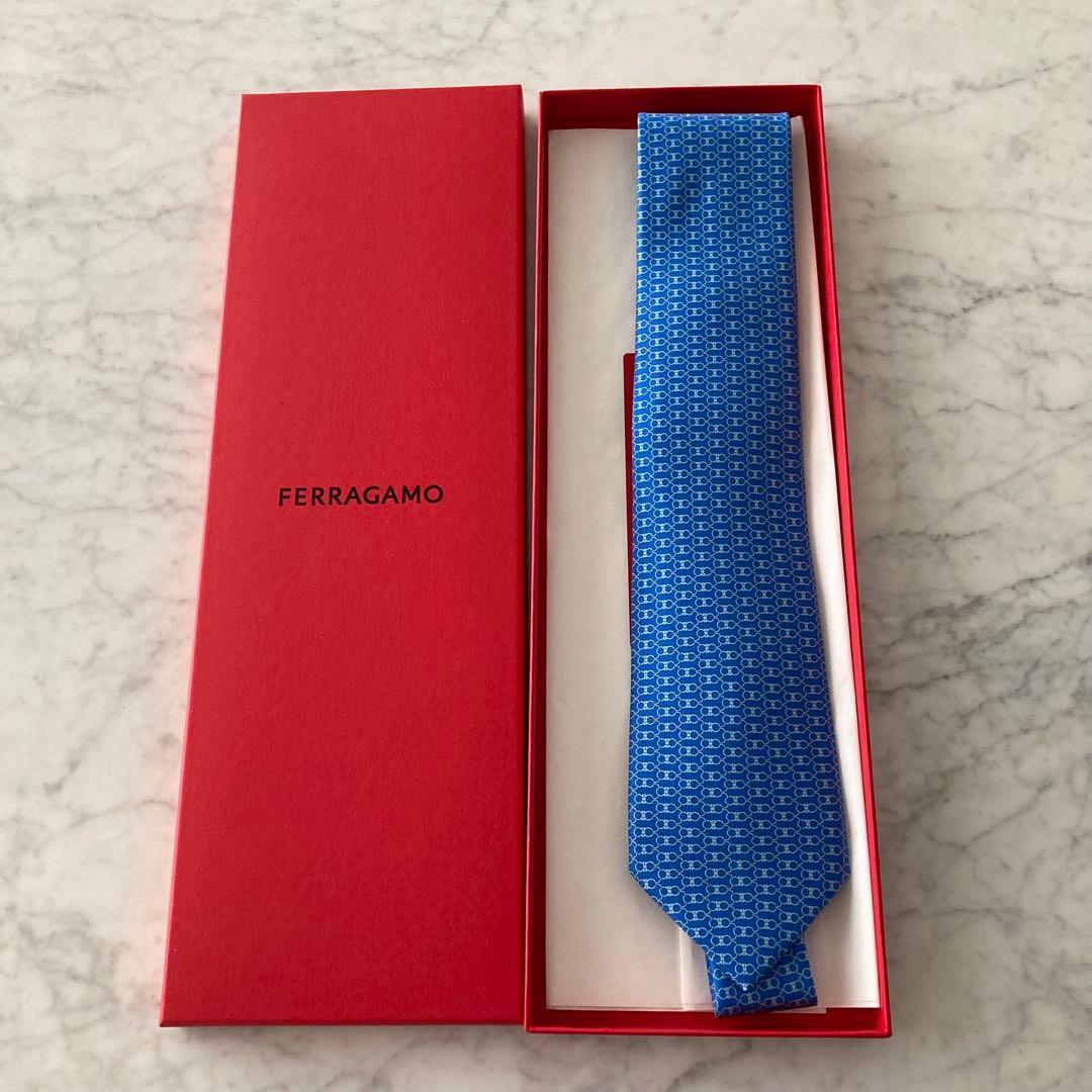 新品未使用　FERRAGAMO ネクタイ 箱付き
