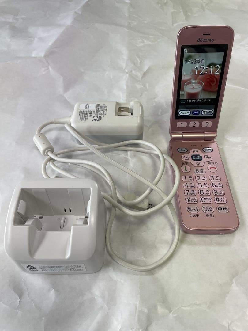 美品　docomo f-01m ピンク らくらくホン　本体 充電器付き　ドコモ